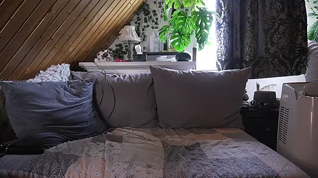 TessaWinter online show from 07-17-26, 03:07