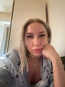 LexxiLow online show from 02-18-25, 08:49