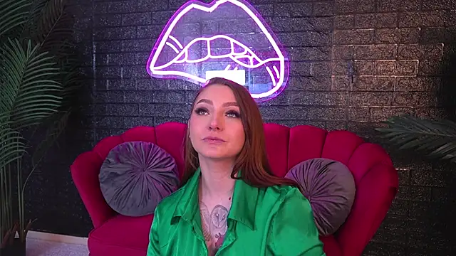 Snapshot of ScarlettQuate chatting on 03-05-25, 05:39 ScarlettQuate online show from 03-05-25, 05:39