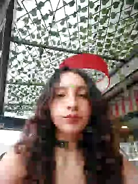 Snapshot of _Laary chatting on 12-19-24, 07:40 Laary online show from 12-19-24, 07:40