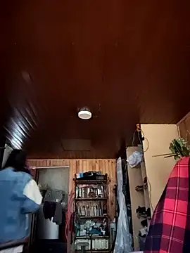 Snapshot of _Laary chatting on 09-12-25, 08:53 Laary online show from 09-12-25, 08:53