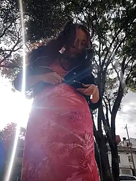 Snapshot of _Laary chatting on 10-19-25, 09:04 Laary online show from 10-19-25, 09:04