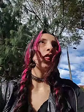 Snapshot of _Laary chatting on 11-25-25, 09:04 Laary online show from 11-25-25, 09:04