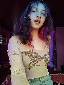 Snapshot of _Laary chatting on 03-31-26, 08:31 Laary online show from 03-31-26, 08:31