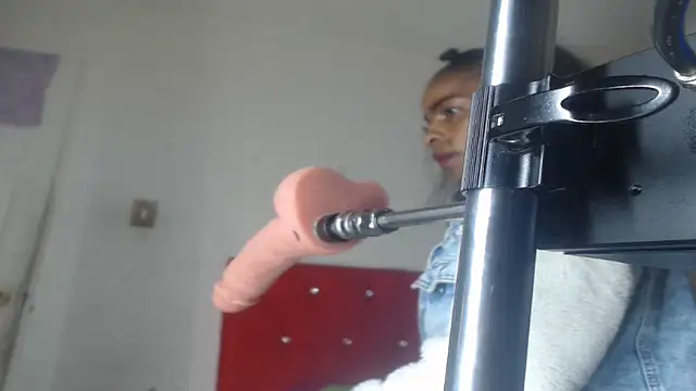 Snapshot of Devill_x chatting on 03-11-26, 12:05 Devill x online show from 03-11-26, 12:05