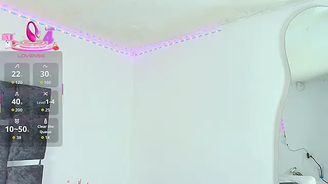 Snapshot of Natasharuso chatting on 10-14-25, 11:33 Natasharuso online show from 10-14-25, 11:33