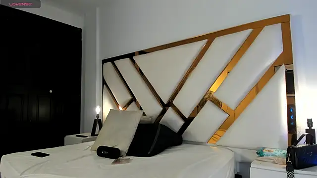 Aron cruz online show from 04-22-26, 01:12