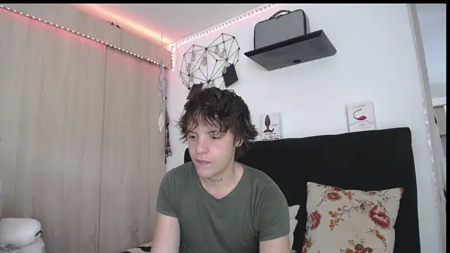 Santiago kiler online show from 03-13-26, 01:40