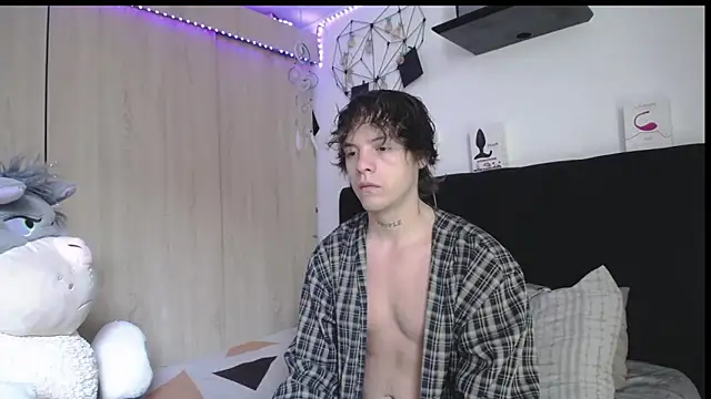 Santiago kiler online show from 04-23-26, 01:13