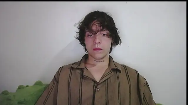 Santiago kiler online show from 06-16-26, 12:24