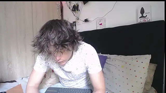 Santiago kiler online show from 06-21-26, 04:53