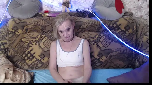 MissBekker online show from 12-17-24, 06:13