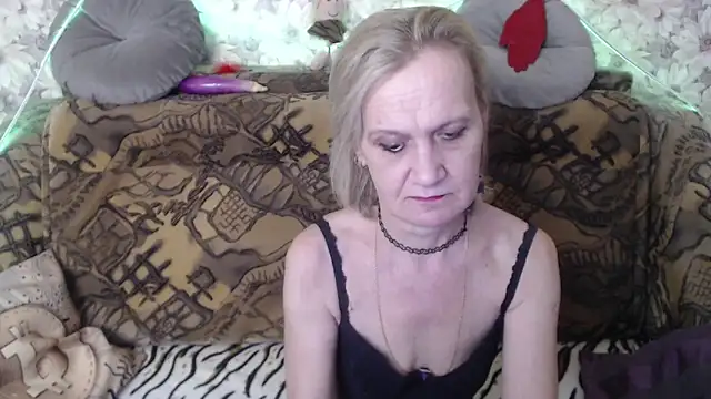 MissBekker online show from 12-31-24, 01:04