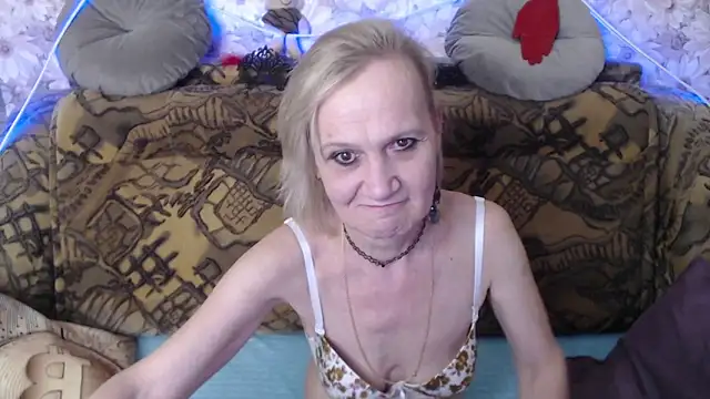 MissBekker online show from 12-31-24, 09:39