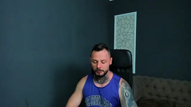 Snapshot of BrianHunts chatting on 05-18-26, 04:29 BrianHunts online show from 05-18-26, 04:29