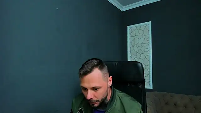 Snapshot of BrianHunts chatting on 05-19-26, 04:30 BrianHunts online show from 05-19-26, 04:30