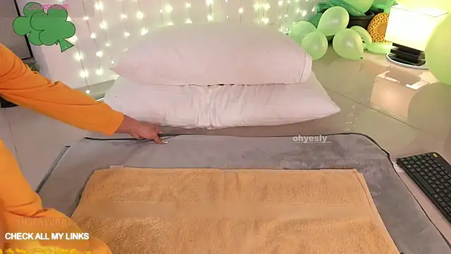 ohyesly  online show from 03-07-26, 10:23