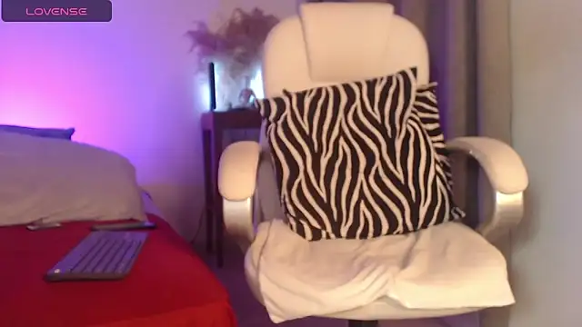 Naia Ross 1 online show from 04-20-26, 11:28