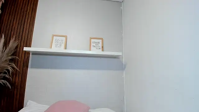 Snapshot of LANA-JONNES chatting on 01-17-26, 10:13 LANA-JONNES online show from 01-17-26, 10:13