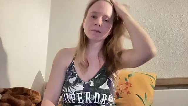 SweetLucy96 online show from 03-11-25, 03:23