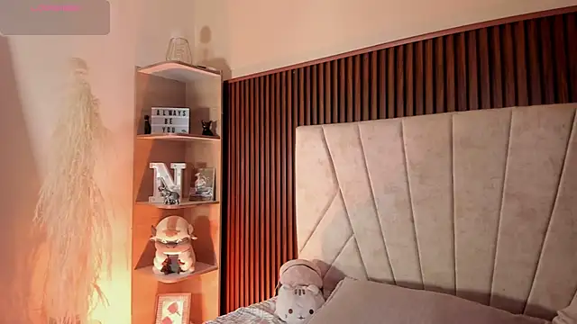  Niah  online show from 10-16-25, 07:48