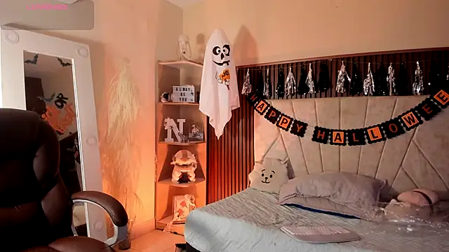  Niah  online show from 10-31-25, 08:10