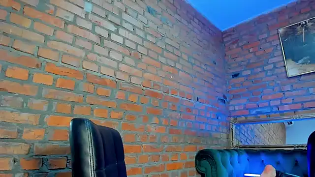 Snapshot of MistressMilana chatting on 12-20-24, 03:10 MistressMilana online show from 12-20-24, 03:10