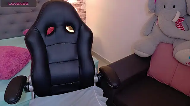 tamara colliins  online show from 10-01-25, 03:12