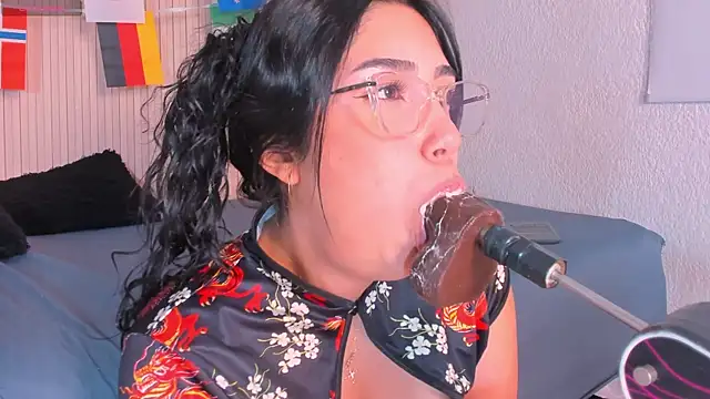 emily campbell  online show from 07-15-26, 04:34