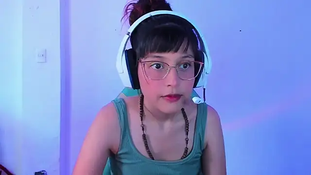 Snapshot of Little_Lisy chatting on 09-28-25, 05:40 Little Lisy online show from 09-28-25, 05:40