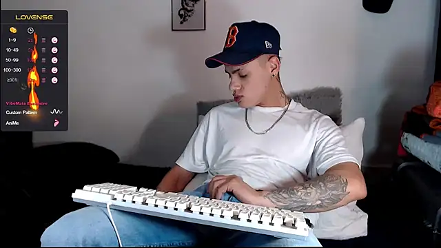 danilohot 19 online show from 12-20-24, 09:06