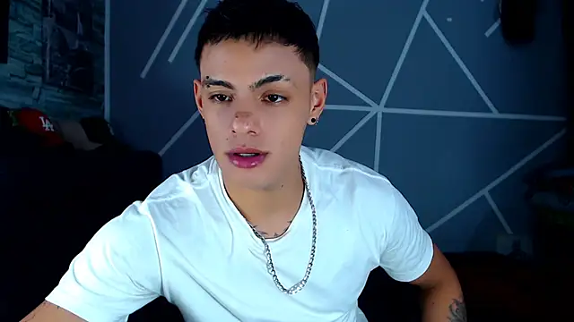 danilohot 19 online show from 03-15-25, 01:19