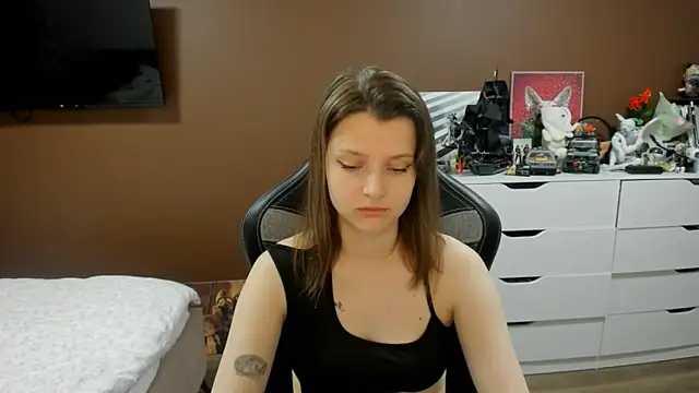 SoniNesti online show from 06-18-26, 03:49