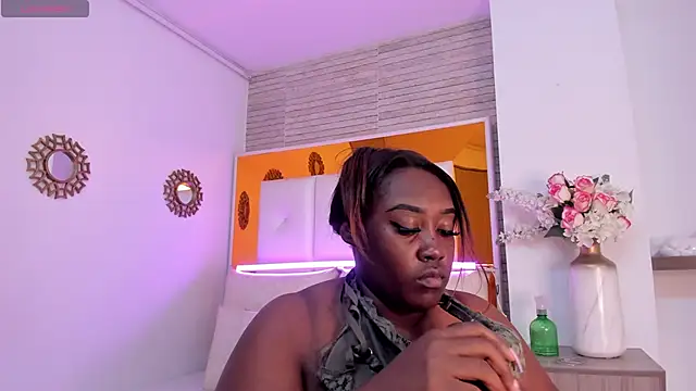 Snapshot of ShaniaBrownn chatting on 03-20-25, 08:08 ShaniaBrownn online show from 03-20-25, 08:08