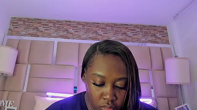 Snapshot of ShaniaBrownn chatting on 09-19-25, 07:47 ShaniaBrownn online show from 09-19-25, 07:47
