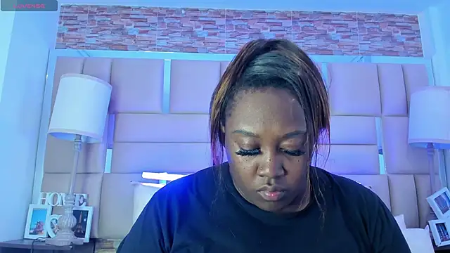 Snapshot of ShaniaBrownn chatting on 10-14-25, 07:47 ShaniaBrownn online show from 10-14-25, 07:47