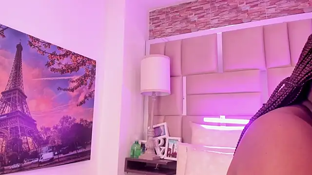 ShaniaBrownn online show from 04-28-26, 07:41