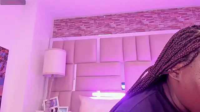 ShaniaBrownn online show from 04-29-26, 07:53