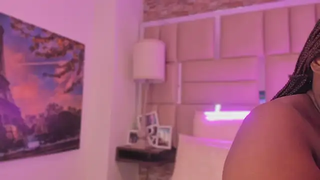 ShaniaBrownn online show from 06-06-26, 07:51