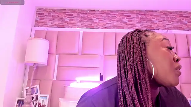 ShaniaBrownn online show from 06-13-26, 08:18