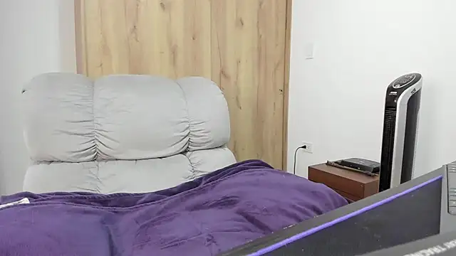 Snapshot of xspecialoomx chatting on 02-24-26, 02:04 xspecialoomx online show from 02-24-26, 02:04