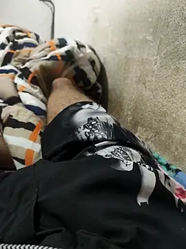 Snapshot of KleberL chatting on 12-17-25, 05:02 KleberL online show from 12-17-25, 05:02