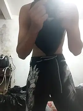 Snapshot of KleberL chatting on 12-17-25, 10:05 KleberL online show from 12-17-25, 10:05