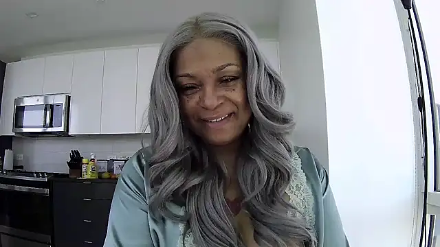 MSweetLindaParks online show from 05-19-26, 03:40