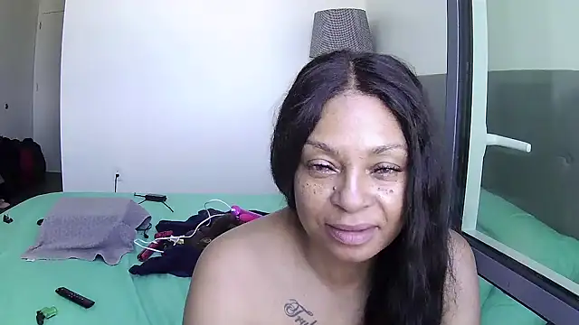 MSweetLindaParks online show from 06-24-26, 04:17
