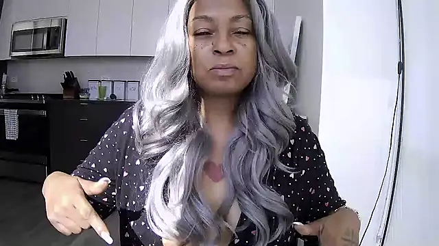 MSweetLindaParks online show from 07-15-26, 12:54