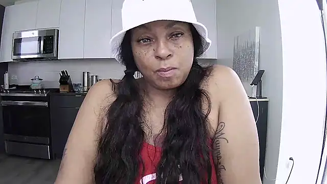 MSweetLindaParks online show from 07-21-26, 05:48