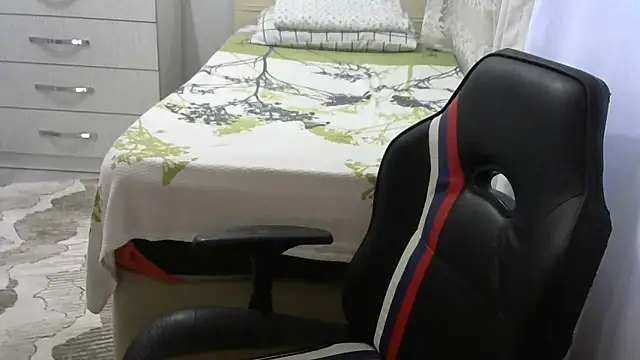 Snapshot of crazybaby5461 chatting on 10-06-25, 03:31 crazybaby5461 online show from 10-06-25, 03:31