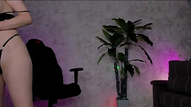 Snapshot of Emma7 chatting on 06-21-26, 02:14 Emma7 online show from 06-21-26, 02:14