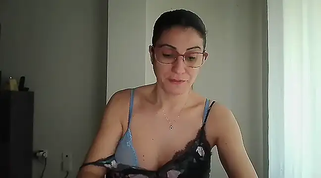 Snapshot of Sanada_hot chatting on 02-02-25, 08:24 Sanada hot online show from 02-02-25, 08:24